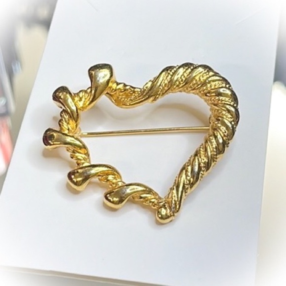 💕Beautiful Vintage Anne Klein Golden Heart Pin Brooch💕